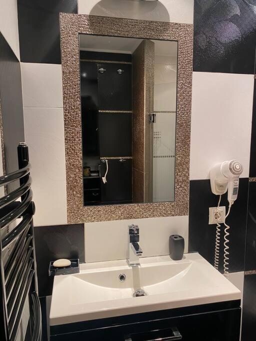 Lovely 1-Bedroom Apartament With Free Parking Sofia Exterior foto